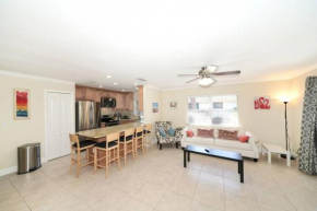 Pet-Friendly, King Bed, Close to Siesta Beach, Restaurants, Shopping